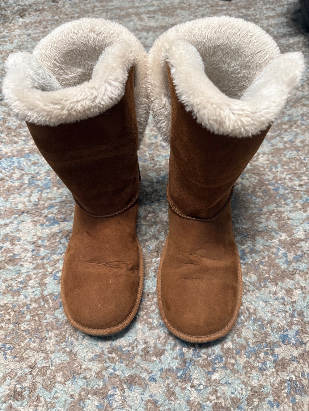 Arizona Jean Company Chestnut Brown Suede Shearling-Lined Winter Boots